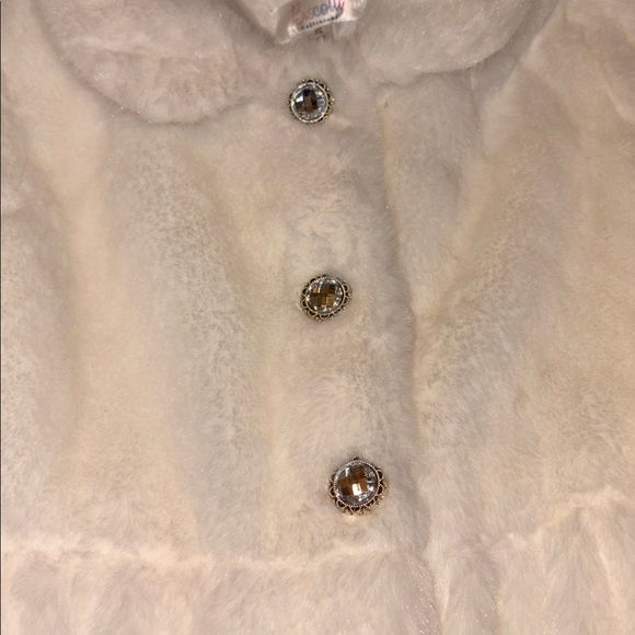 Girls white/cream fur coat - Picture 3 of 7